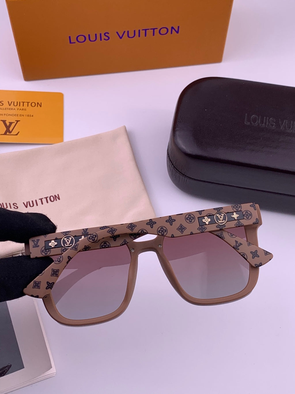 Louis Vuitton L1132 Square Gold Lens Sunglasses for Women - 997445 - detail image 2