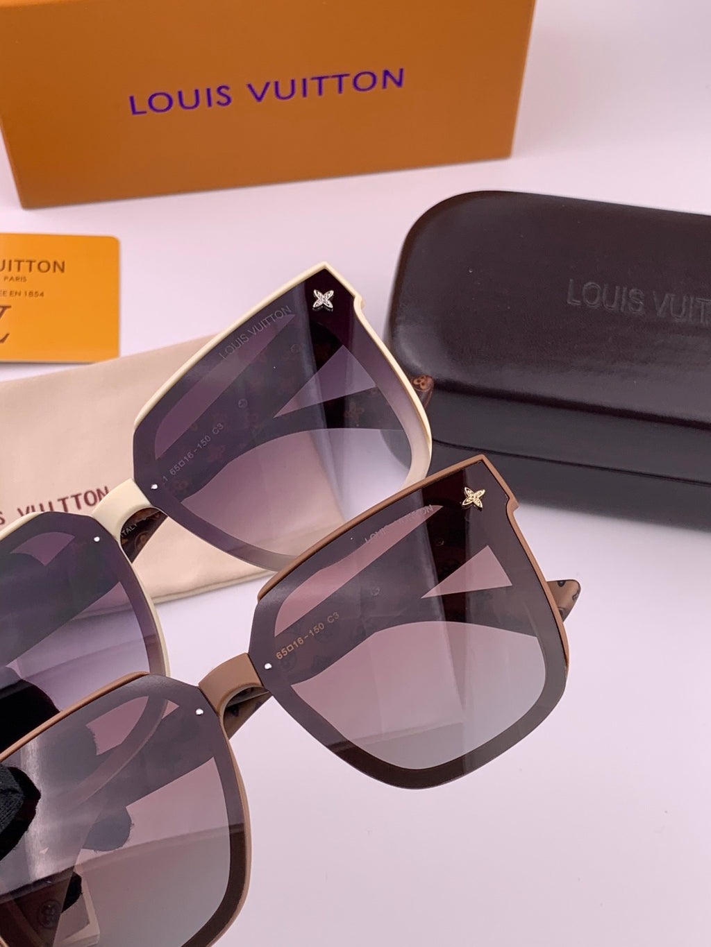 Louis Vuitton L1132 Square Gold Lens Sunglasses for Women - 997445