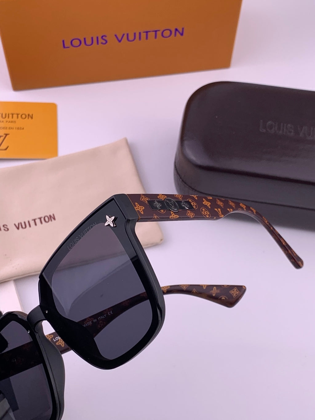 Louis Vuitton L1132 Square Gold Lens Sunglasses for Women - 997444 - detail image 4