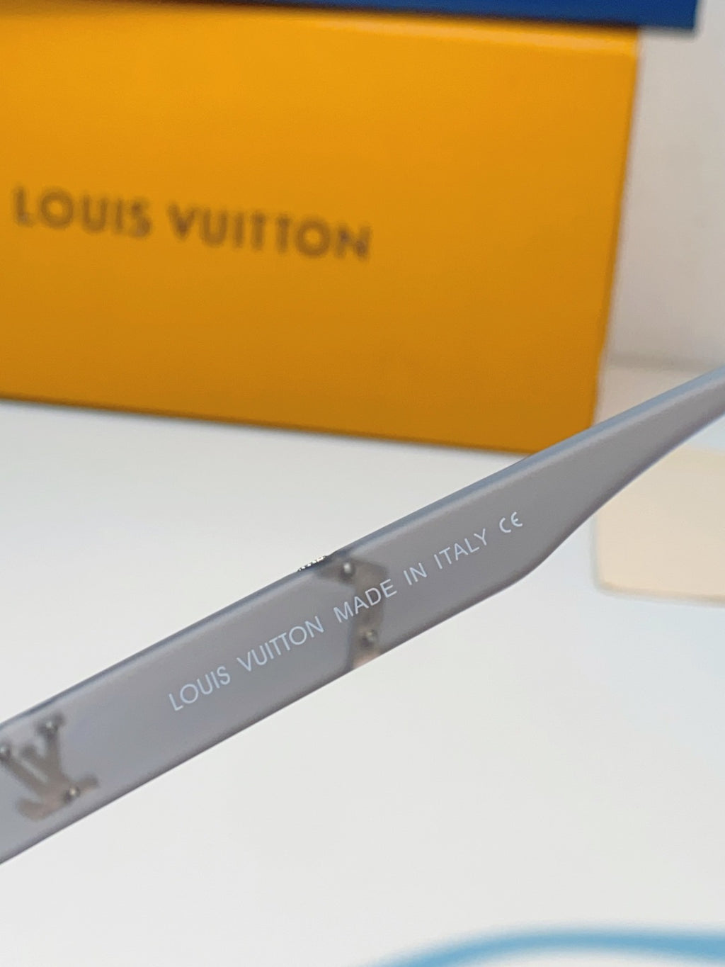 Louis Vuitton Square Black Lens Sunglasses for Men - 132178 - detail image 8