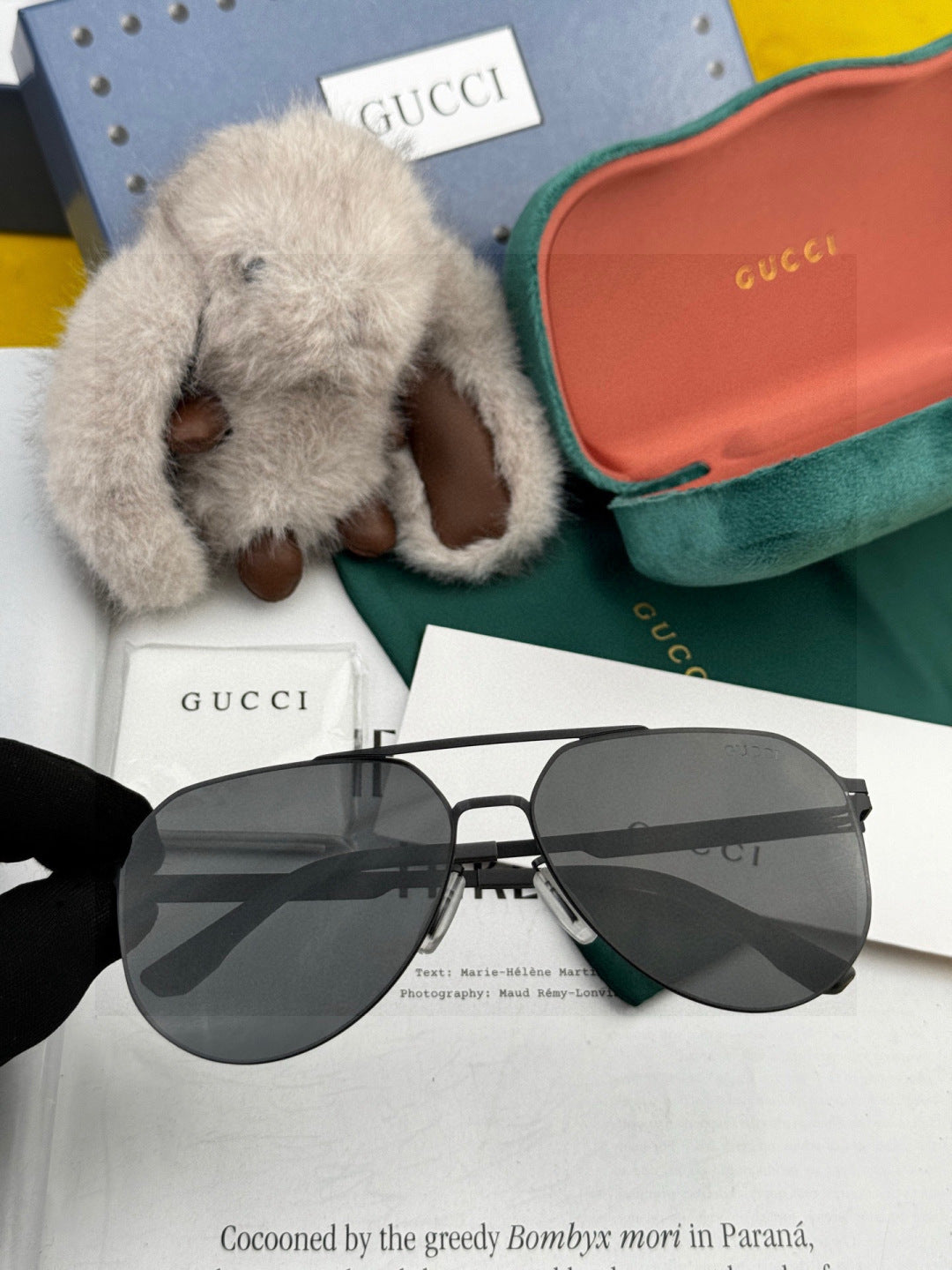 Gucci G511 Polarized Fashion Black Lens Sunglasses for Men & Women - detail image 3