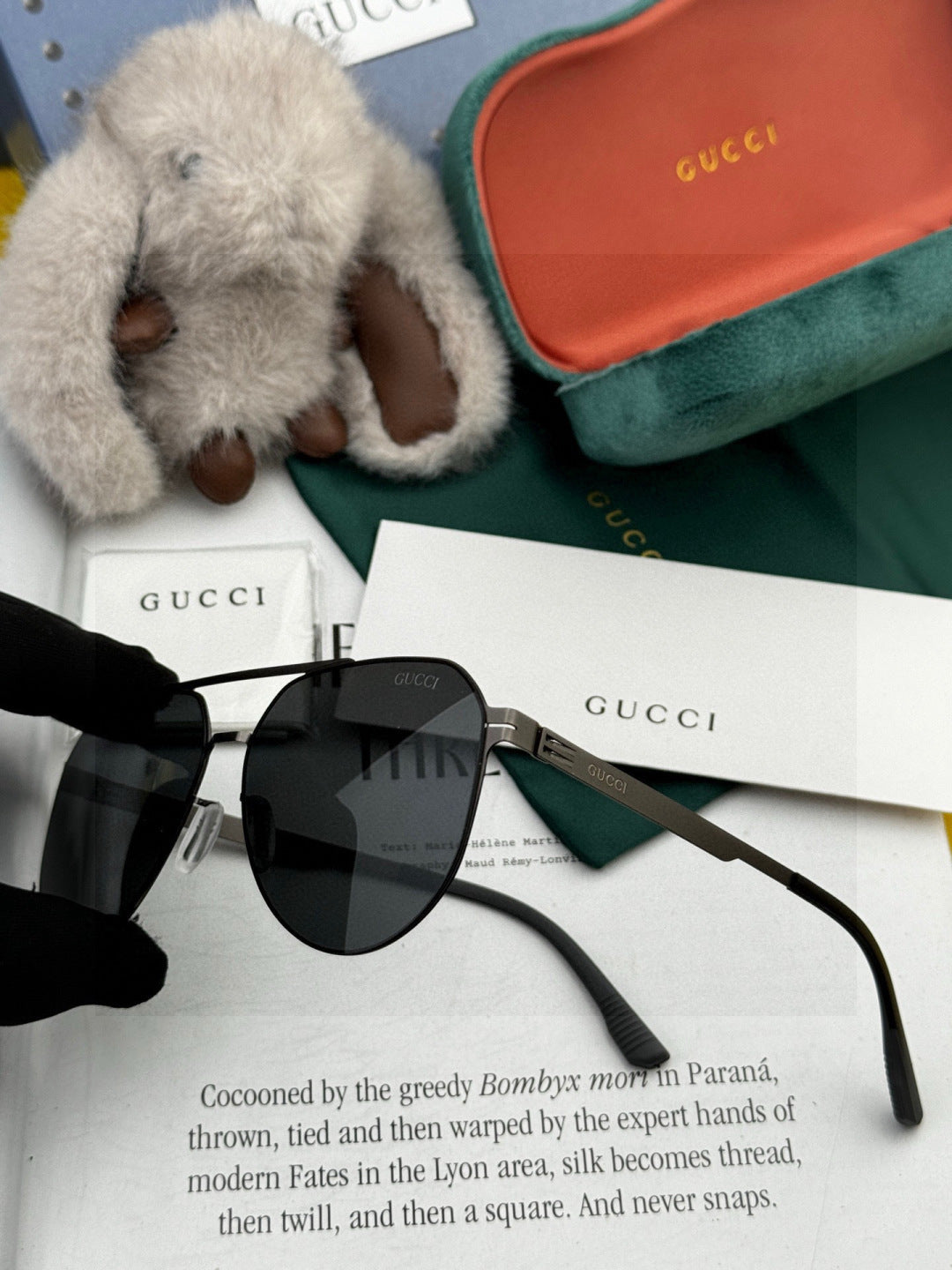 Gucci G511 Polarized Fashion Black Lens Sunglasses for Men & Women - detail image 4
