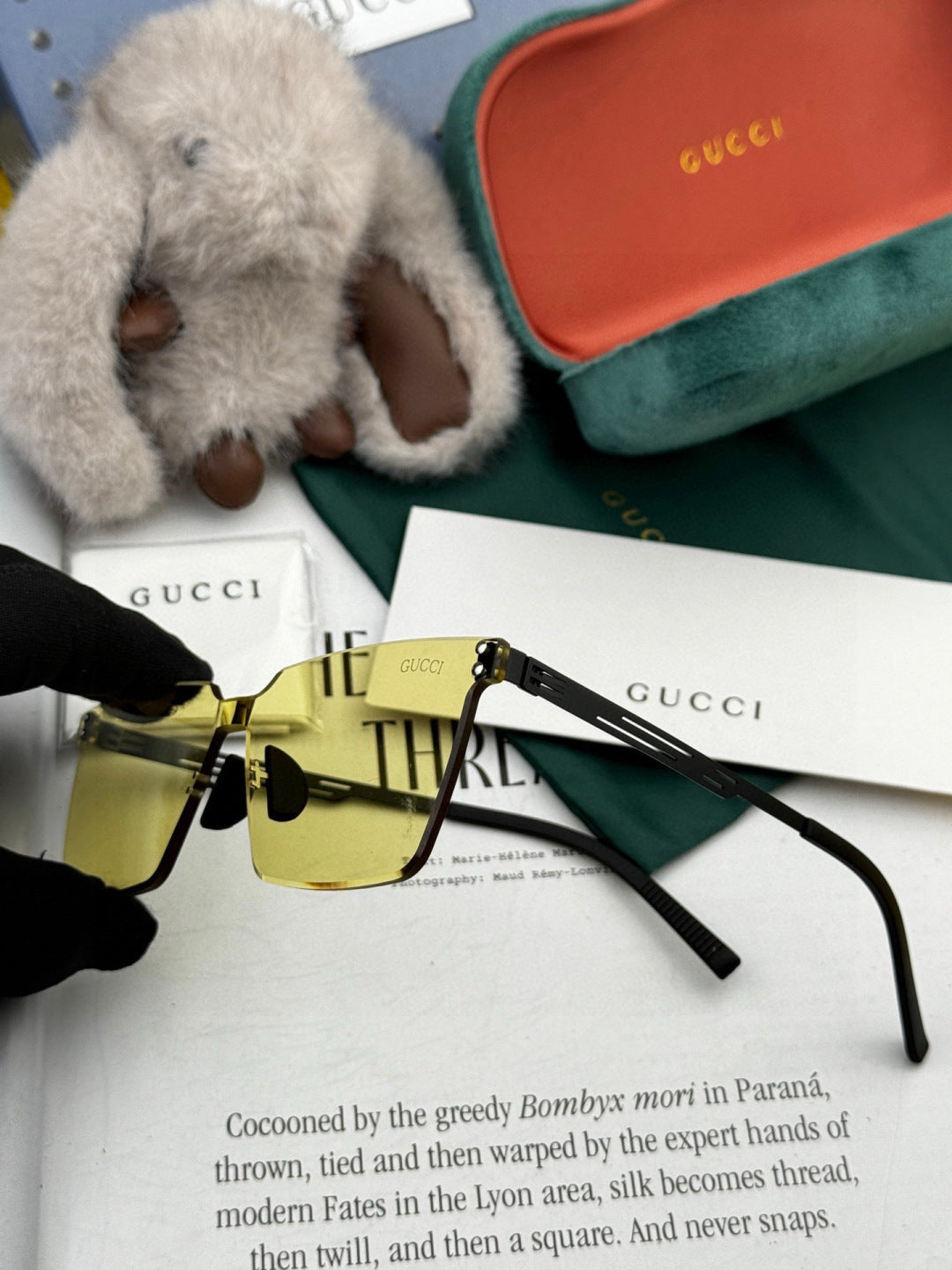 Gucci G910 Polarized Fashion Black Lens Sunglasses for Men & Women - 132274 - detail image 6