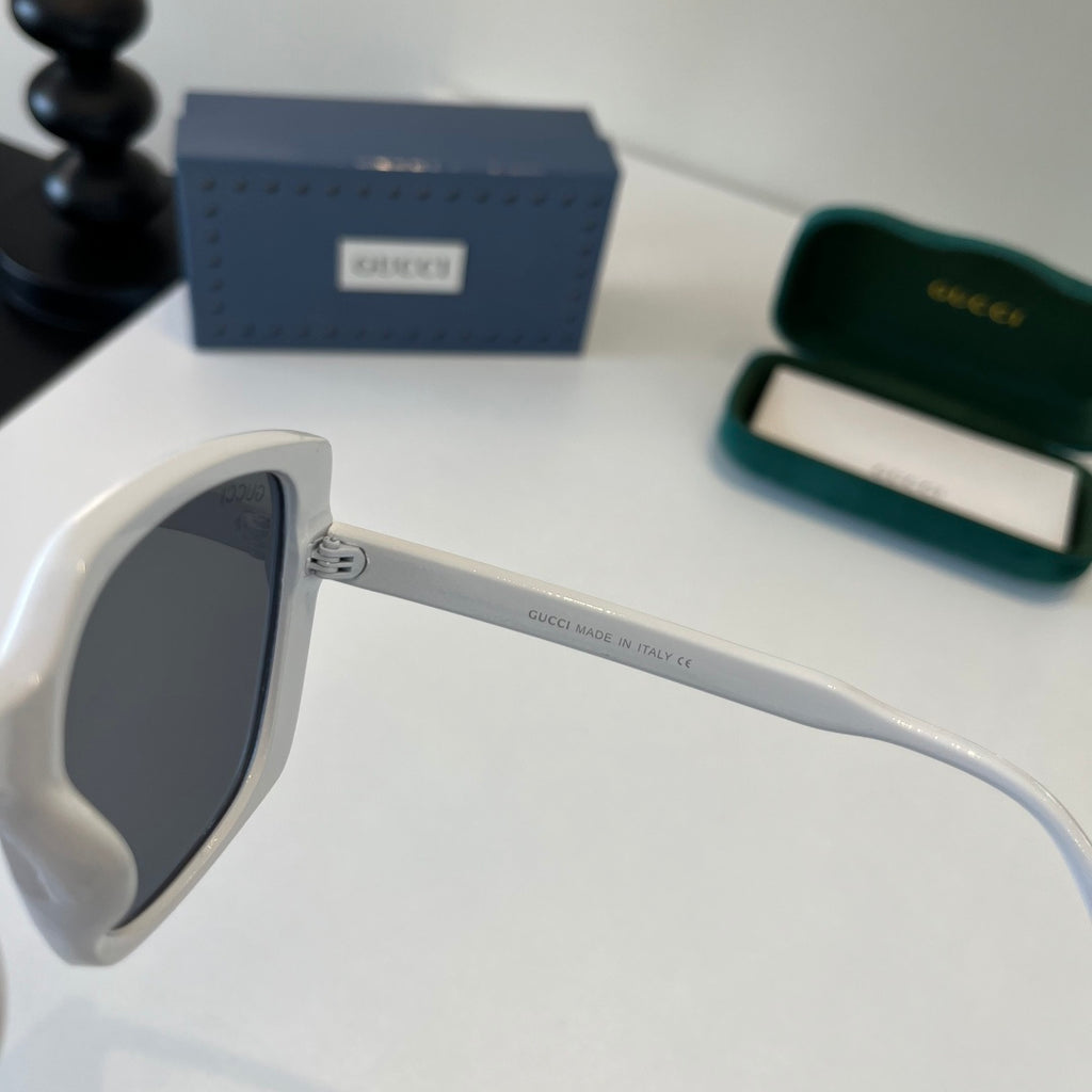 Gucci Oversized Silver Lens Sunglasses for Men & Women - 371507 - detail image 9