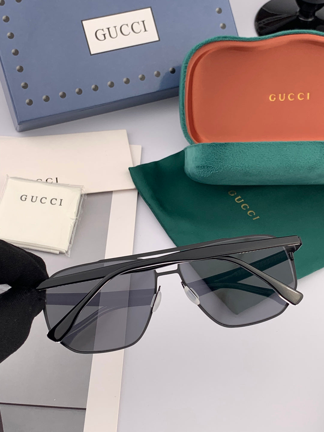 Gucci G8810 Polarized Aviator Gold Lens Sunglasses for Men - detail image 4