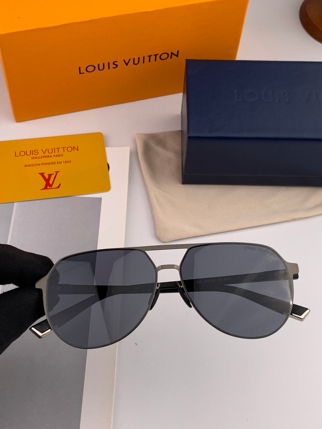 Louis Vuitton L5229 Polarized Aviator Black Lens Sunglasses for Men - detail image 2