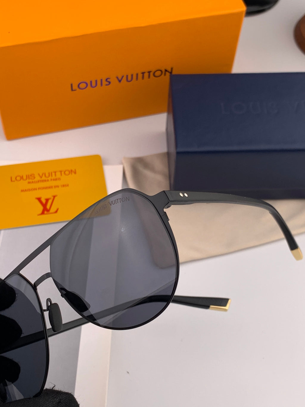 Louis Vuitton L5229 Polarized Aviator Black Lens Sunglasses for Men - detail image 5
