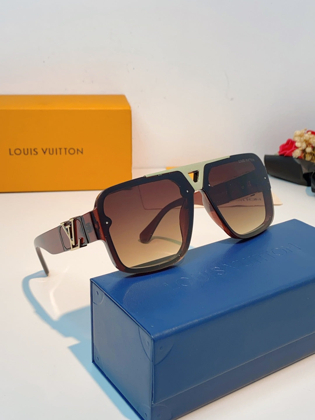 Louis Vuitton Square Black Lens Sunglasses for Men & Women - 158097 - detail image 10