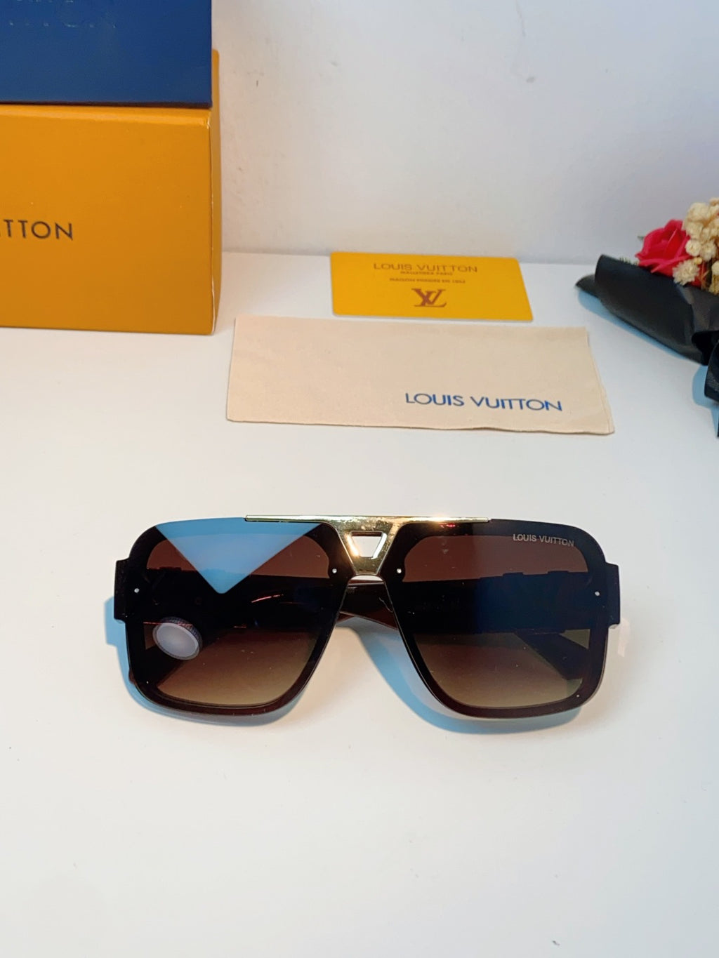 Louis Vuitton Square Black Lens Sunglasses for Men & Women - 158097 - detail image 9