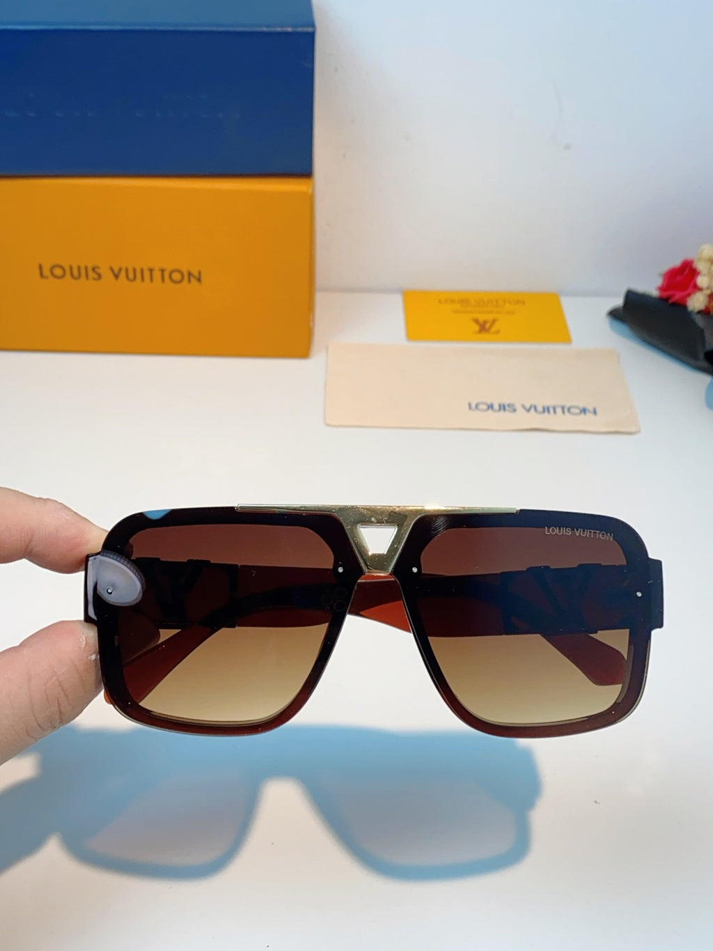 Louis Vuitton Square Black Lens Sunglasses for Men & Women - 158097 - detail image 4
