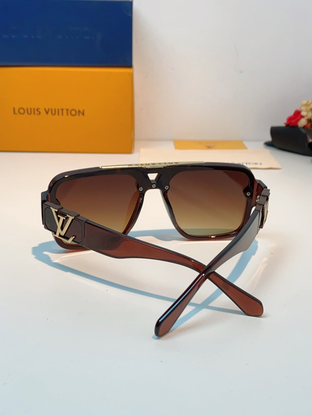 Louis Vuitton Square Black Lens Sunglasses for Men & Women - 158097 - detail image 3