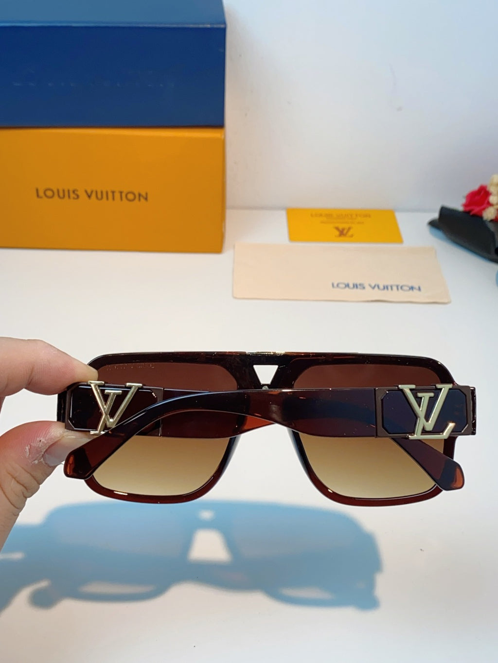 Louis Vuitton Square Black Lens Sunglasses for Men & Women - 158097 - detail image 5