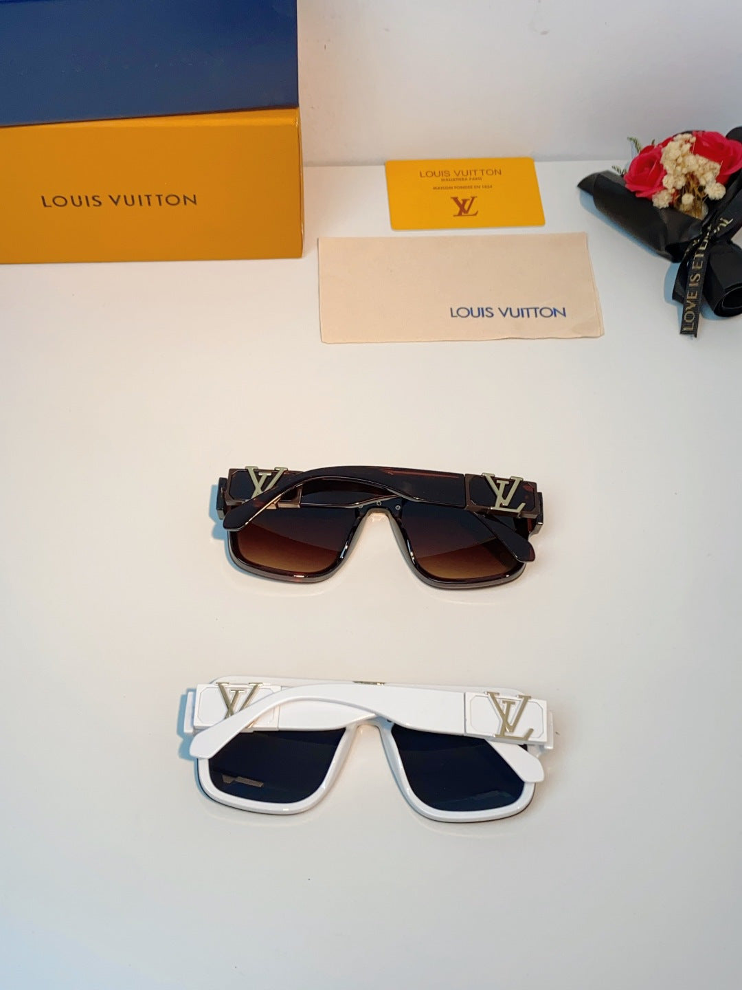 Louis Vuitton Square Black Lens Sunglasses for Men & Women - 158097 - detail image 11