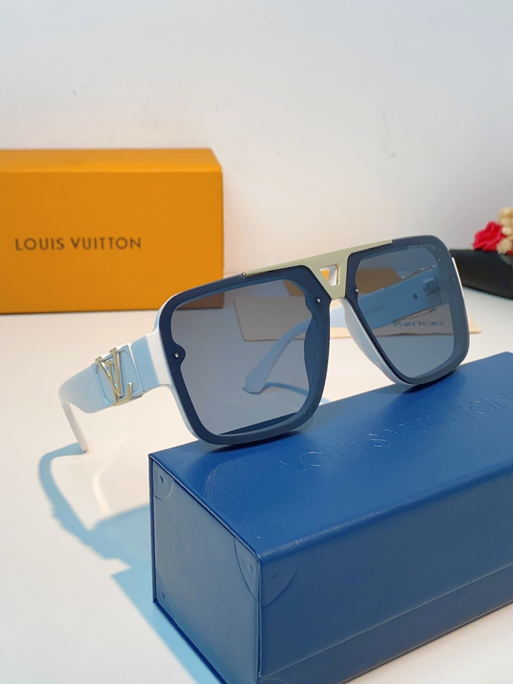 Louis Vuitton Square Blue Lens Sunglasses for Men & Women - 158098 - detail image 10