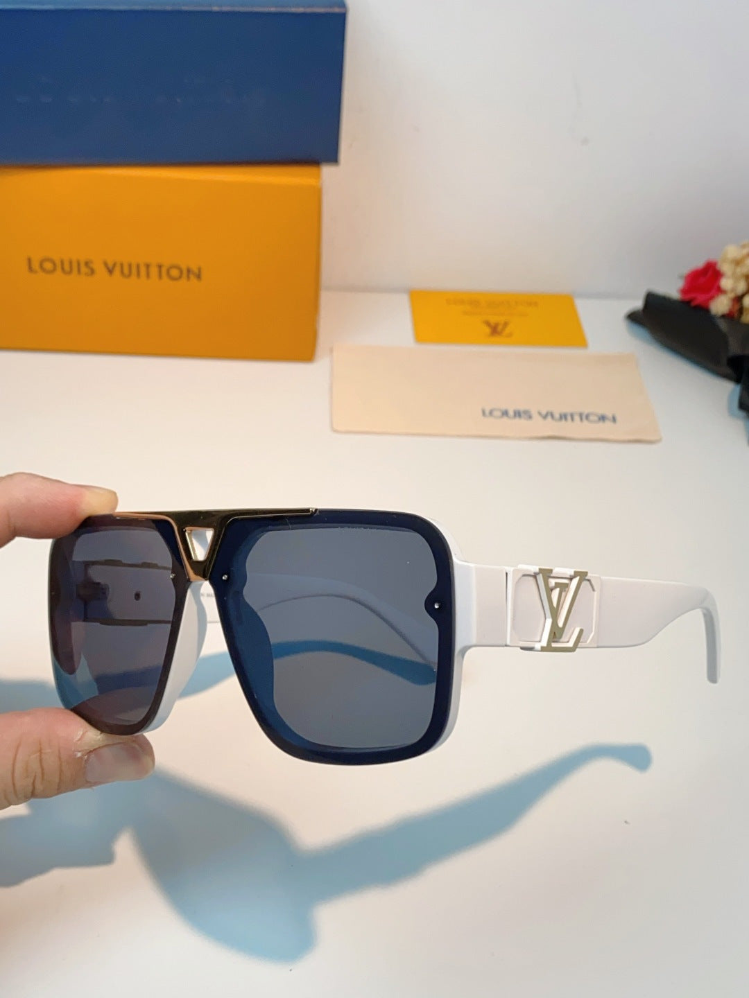 Louis Vuitton Square Blue Lens Sunglasses for Men & Women - 158098 - detail image 6