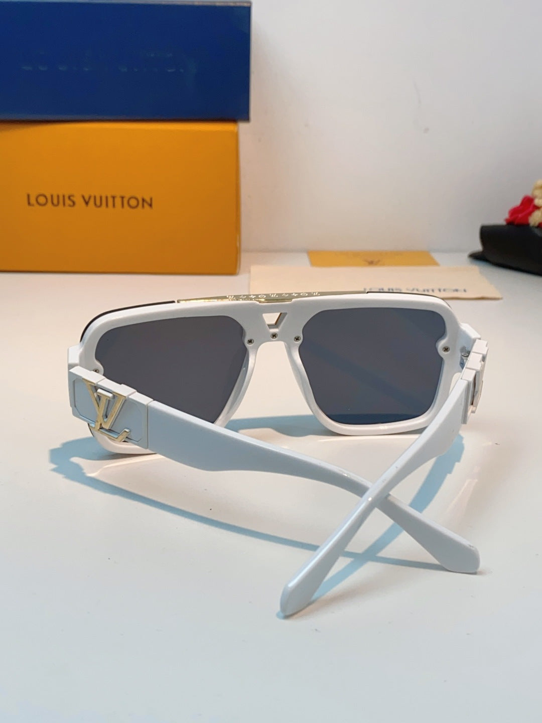 Louis Vuitton Square Blue Lens Sunglasses for Men & Women - 158098 - detail image 3
