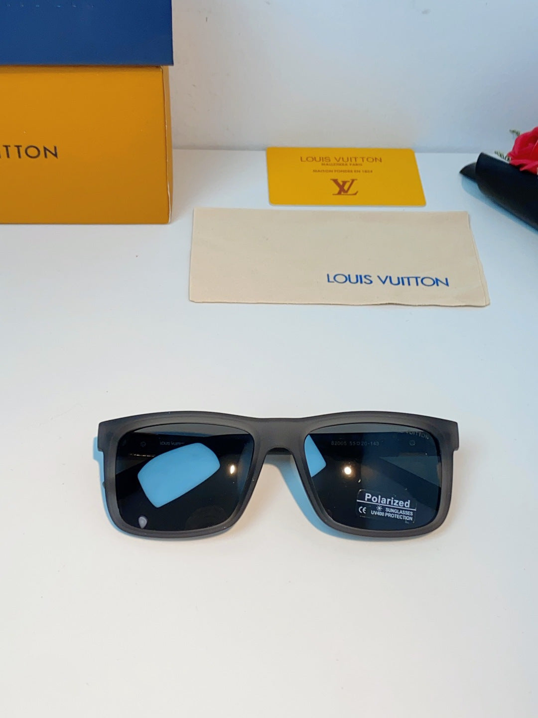 Louis Vuitton Metal Fashion Gray Lens Sunglasses for Men & Women - 158099 - detail image 9