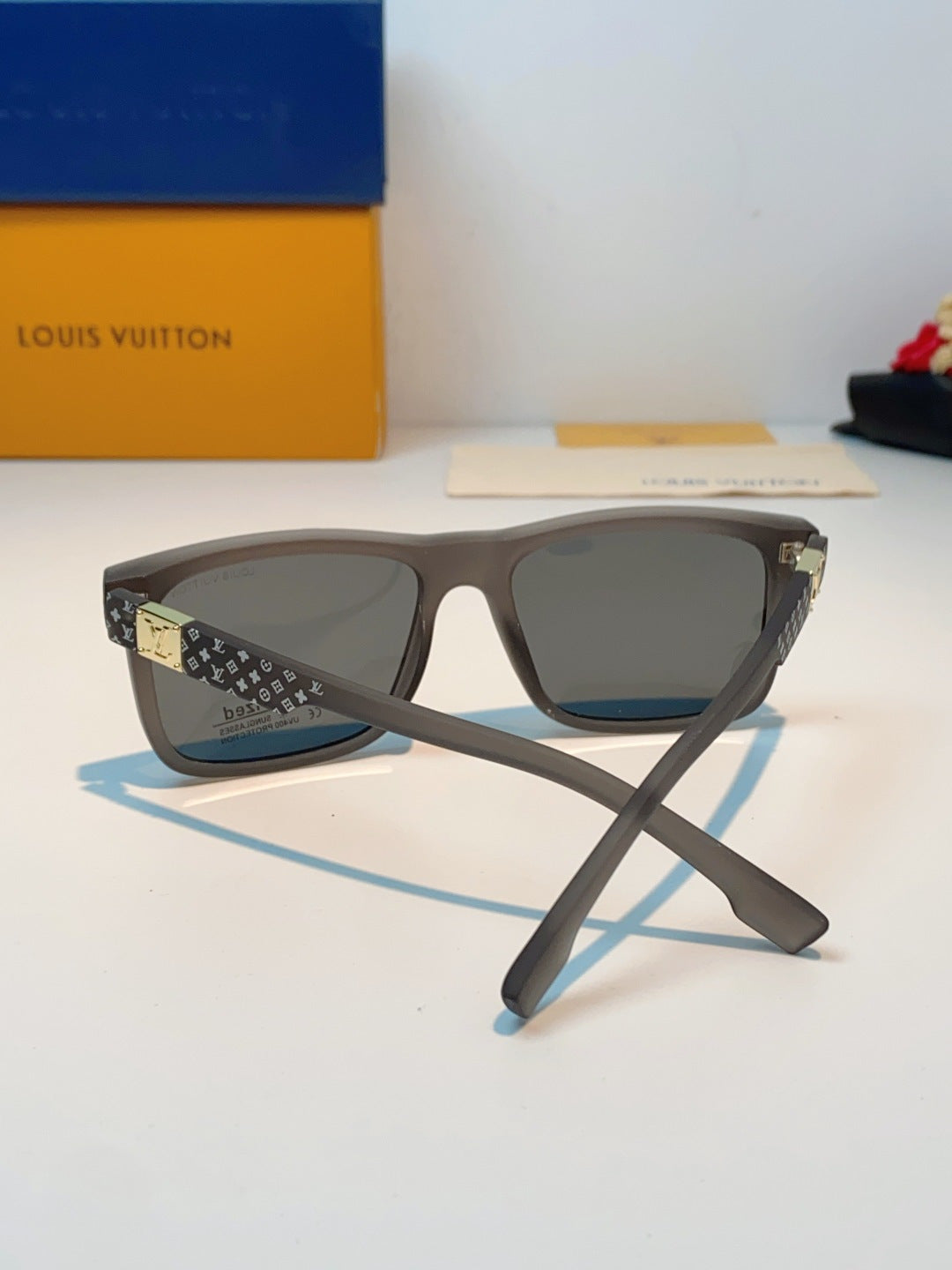 Louis Vuitton Metal Fashion Gray Lens Sunglasses for Men & Women - 158099 - detail image 3