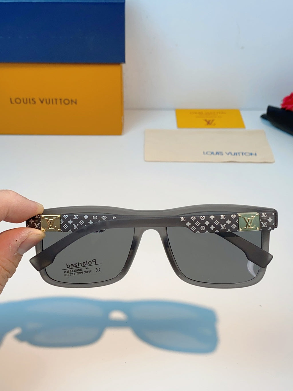Louis Vuitton Metal Fashion Gray Lens Sunglasses for Men & Women - 158099 - detail image 5