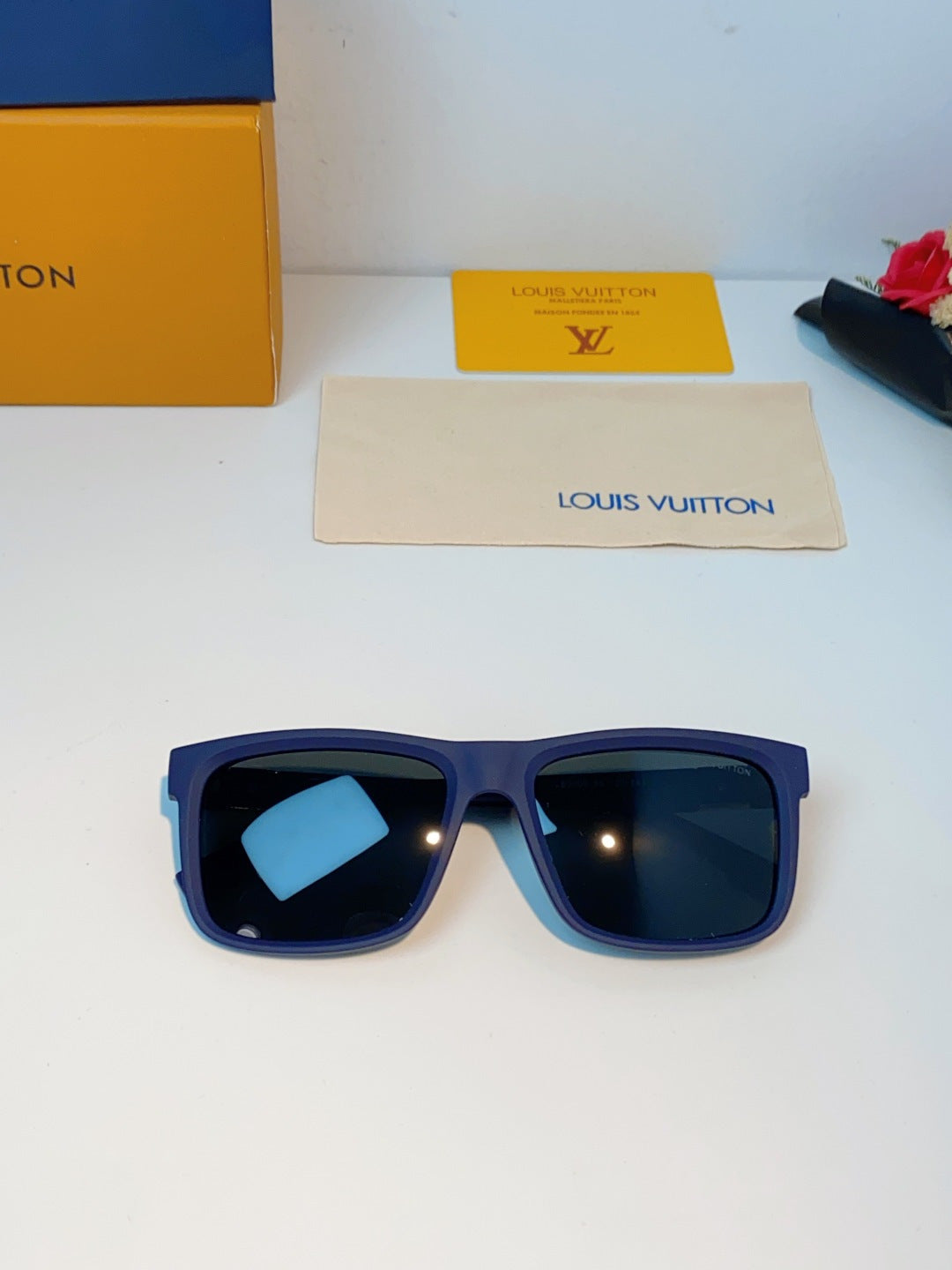 Louis Vuitton Metal Fashion Black Lens Sunglasses for Men & Women - 158100 - detail image 9