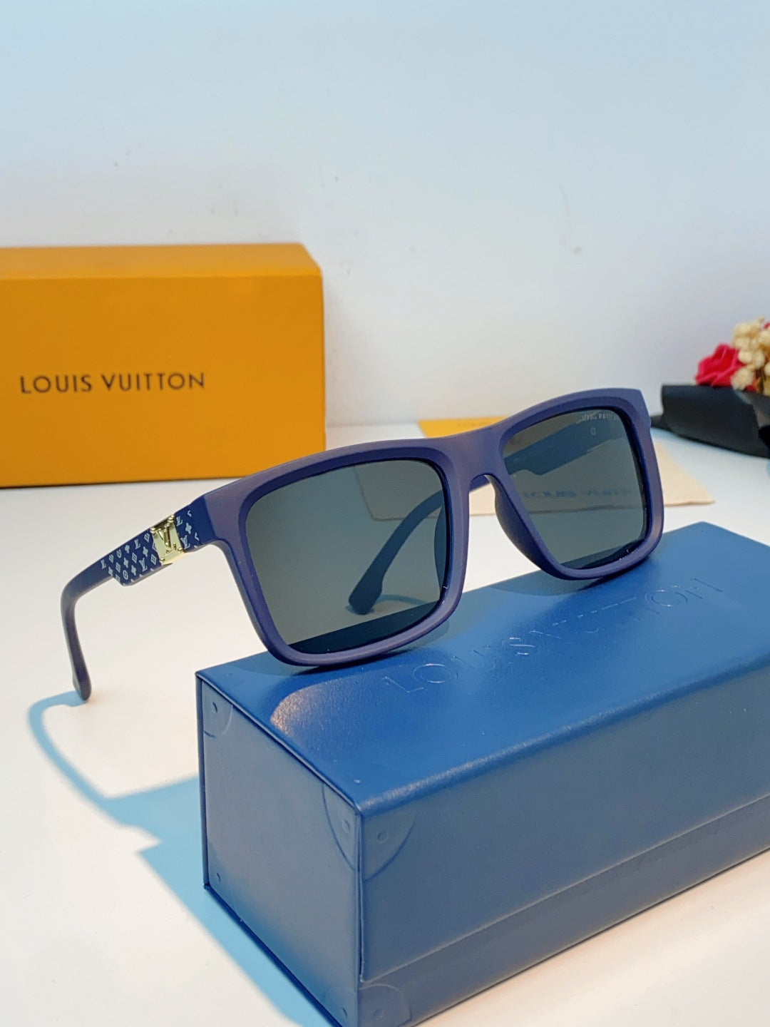 Louis Vuitton Metal Fashion Black Lens Sunglasses for Men & Women - 158100 - detail image 10