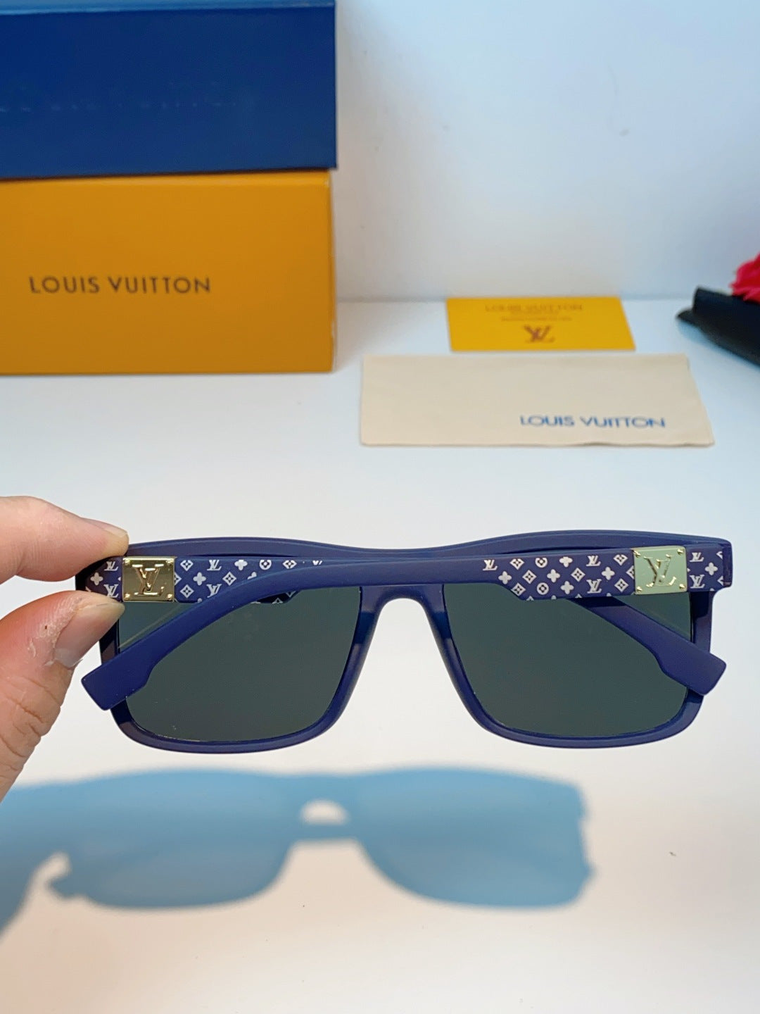 Louis Vuitton Metal Fashion Black Lens Sunglasses for Men & Women - 158100 - detail image 5