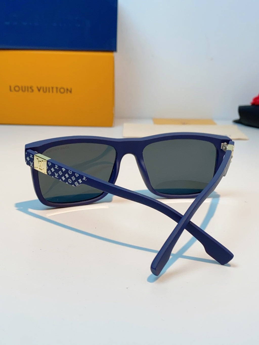 Louis Vuitton Metal Fashion Black Lens Sunglasses for Men & Women - 158100 - detail image 3