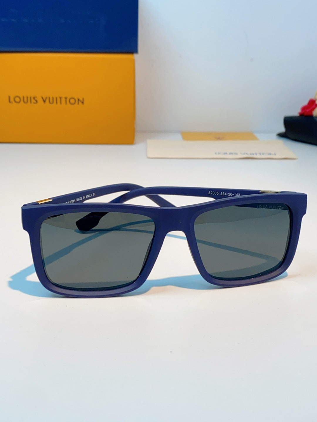 Louis Vuitton Metal Fashion Black Lens Sunglasses for Men & Women - 158100 - detail image 2