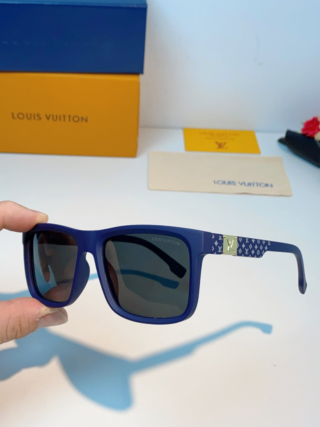 Louis Vuitton Metal Fashion Black Lens Sunglasses for Men & Women - 158100 - detail image 6