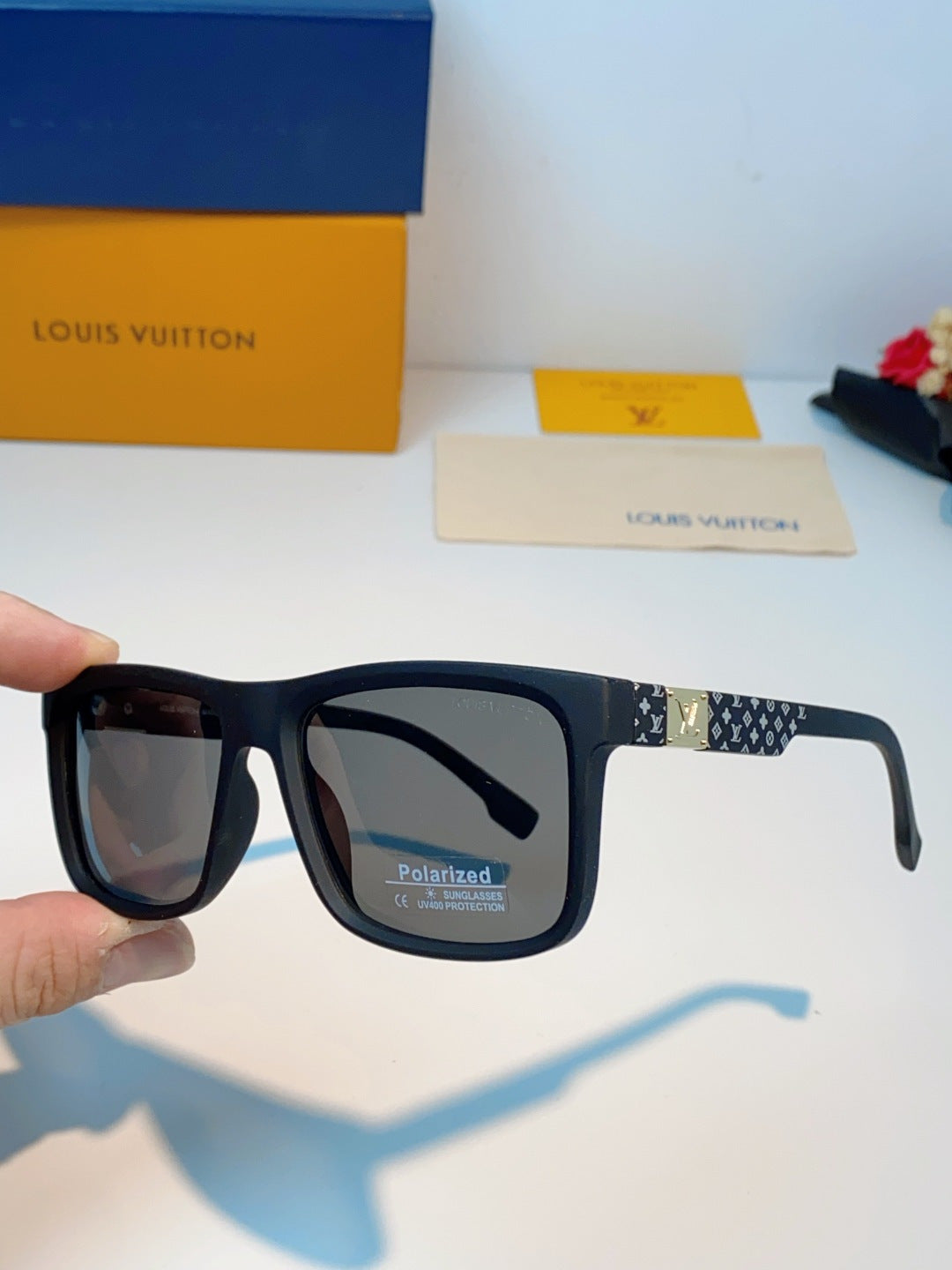 Louis Vuitton Metal Fashion Black Lens Sunglasses for Men & Women - 158102 - detail image 6