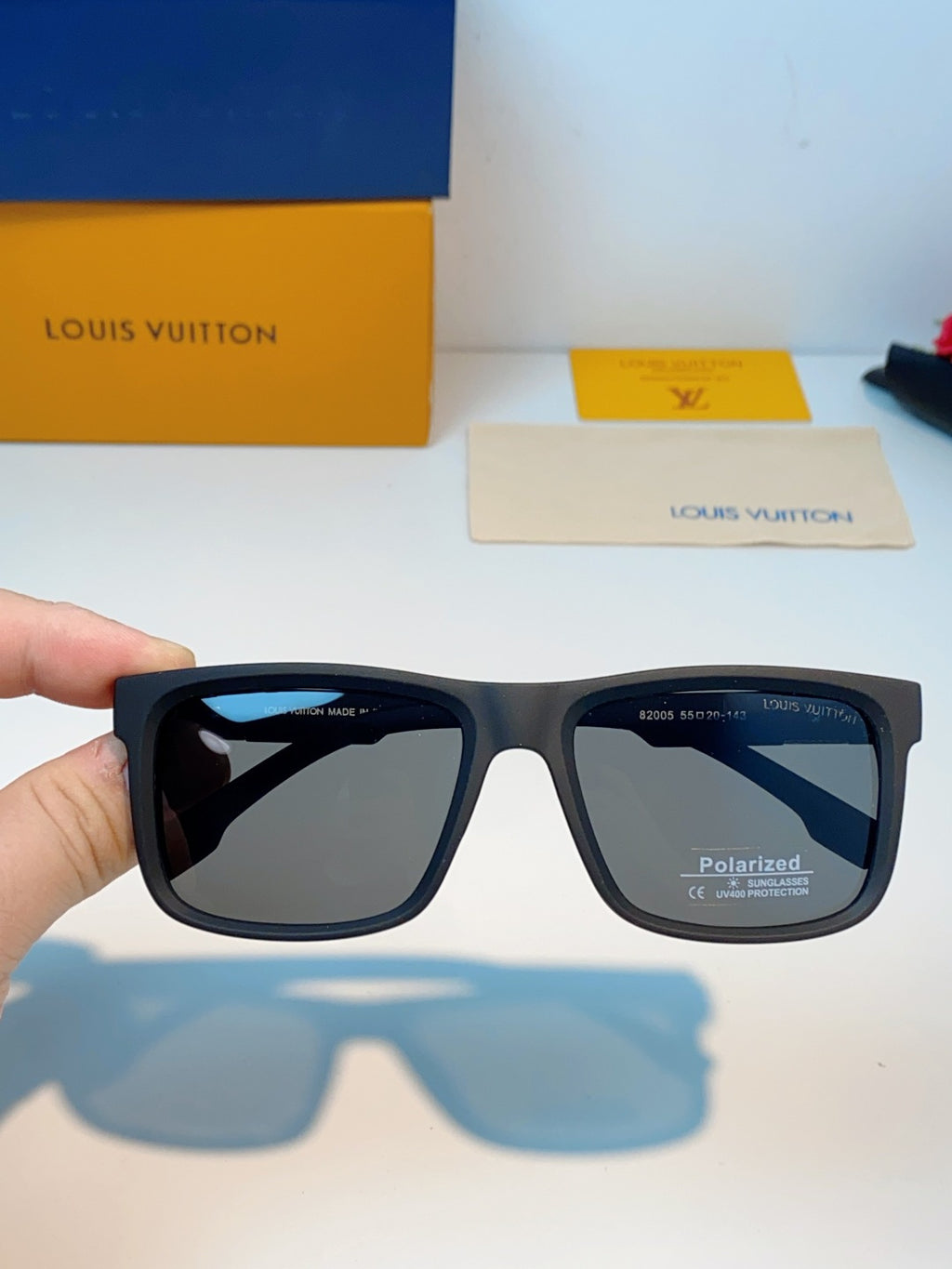 Louis Vuitton Metal Fashion Black Lens Sunglasses for Men & Women - 158102 - detail image 4