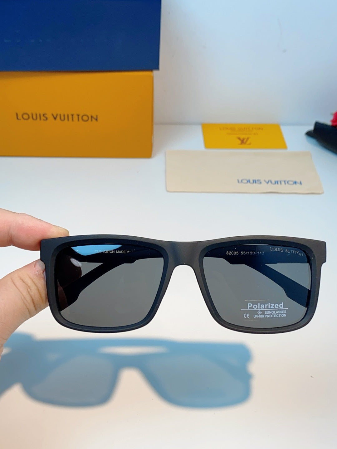 Louis Vuitton Metal Fashion Black Lens Sunglasses for Men & Women - 158102 - detail image 4