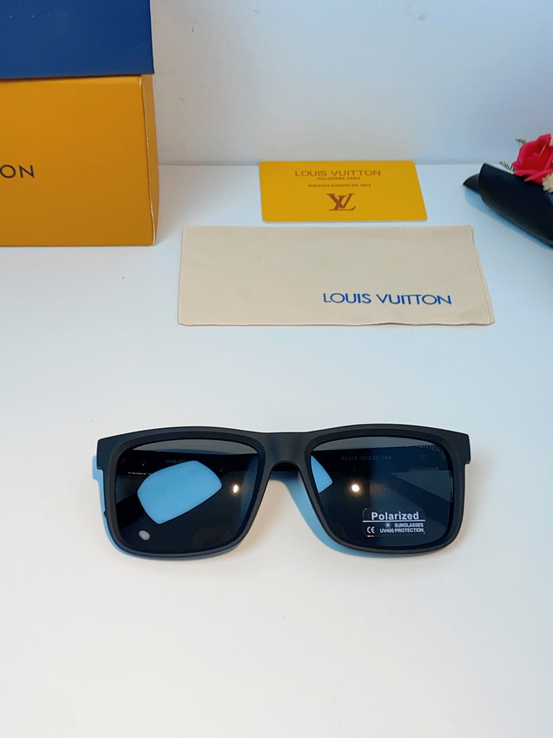 Louis Vuitton Metal Fashion Black Lens Sunglasses for Men & Women - 158102 - detail image 9