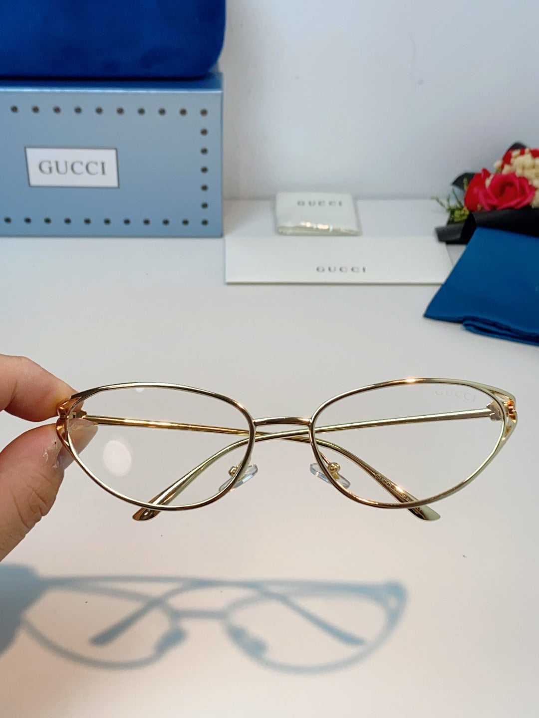 Gucci Cat-Eye Gold Lens Sunglasses for Men & Women - detail image 4