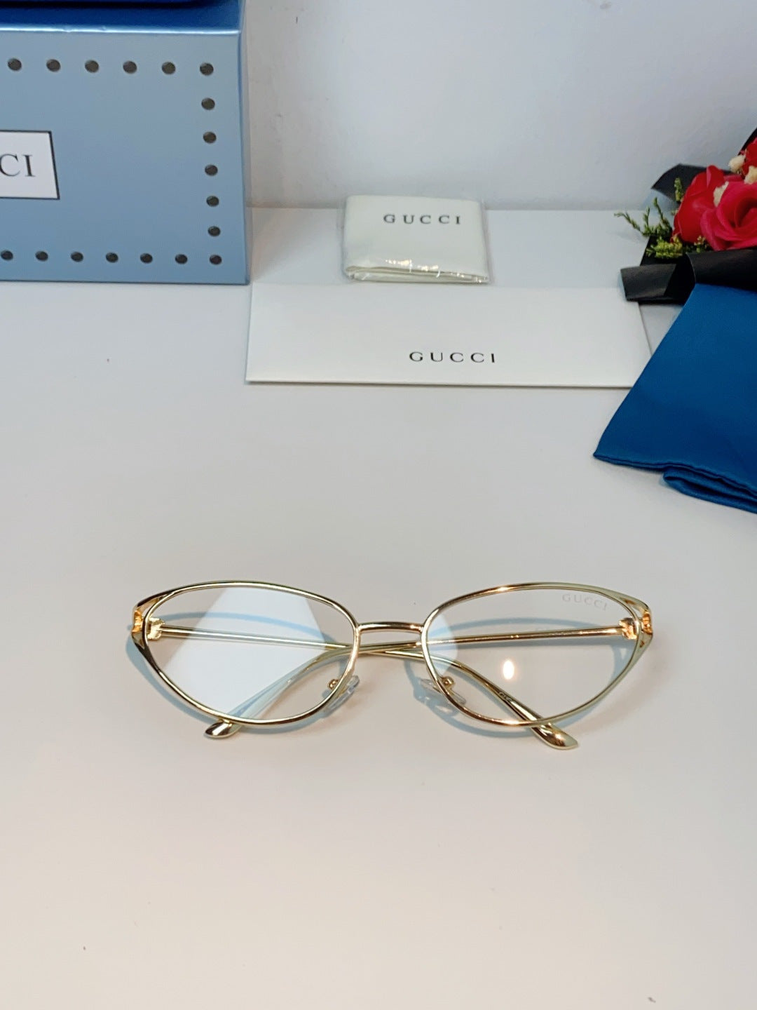 Gucci Cat-Eye Gold Lens Sunglasses for Men & Women - detail image 9