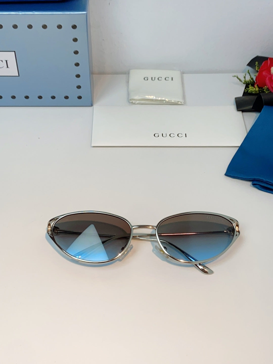 Gucci Cat-Eye Gray Lens Sunglasses for Men & Women - 158190 - detail image 9