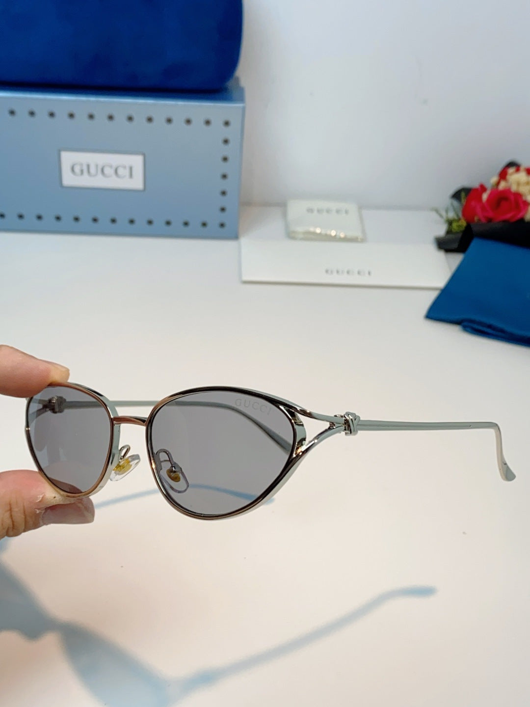 Gucci Cat-Eye Gray Lens Sunglasses for Men & Women - 158191 - detail image 6