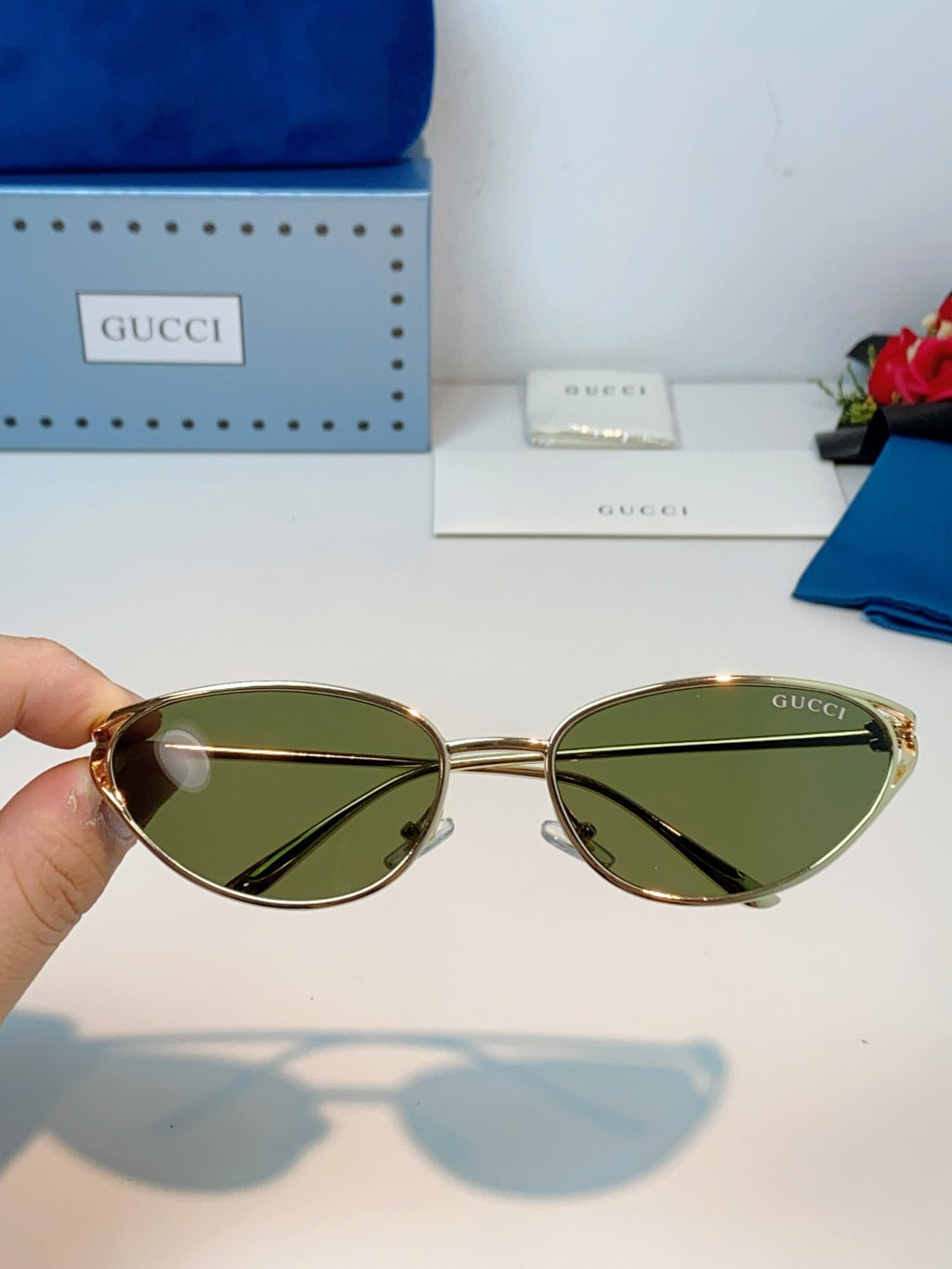 Gucci Cat-Eye Black Lens Sunglasses for Men & Women - 158193 - detail image 4