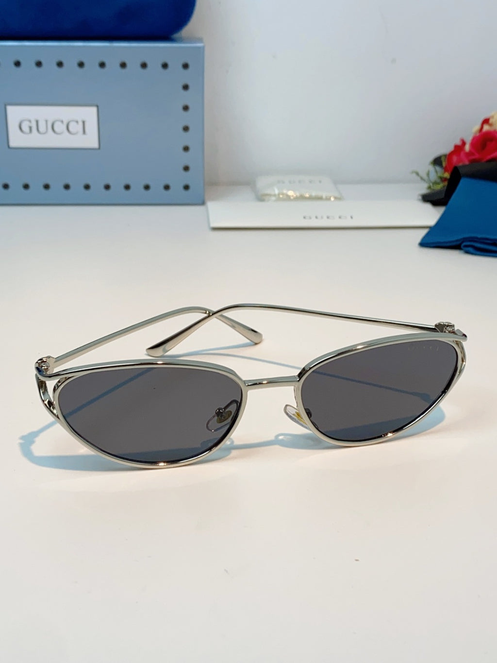 Gucci Cat-Eye Black Lens Sunglasses for Men & Women - 158195 - detail image 2