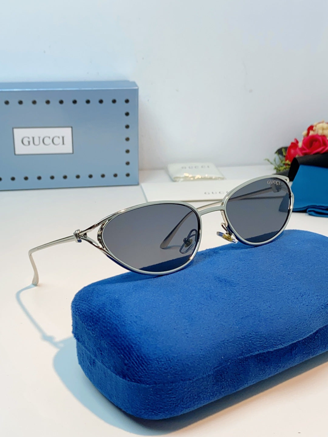 Gucci Cat-Eye Black Lens Sunglasses for Men & Women - 158195 - detail image 10