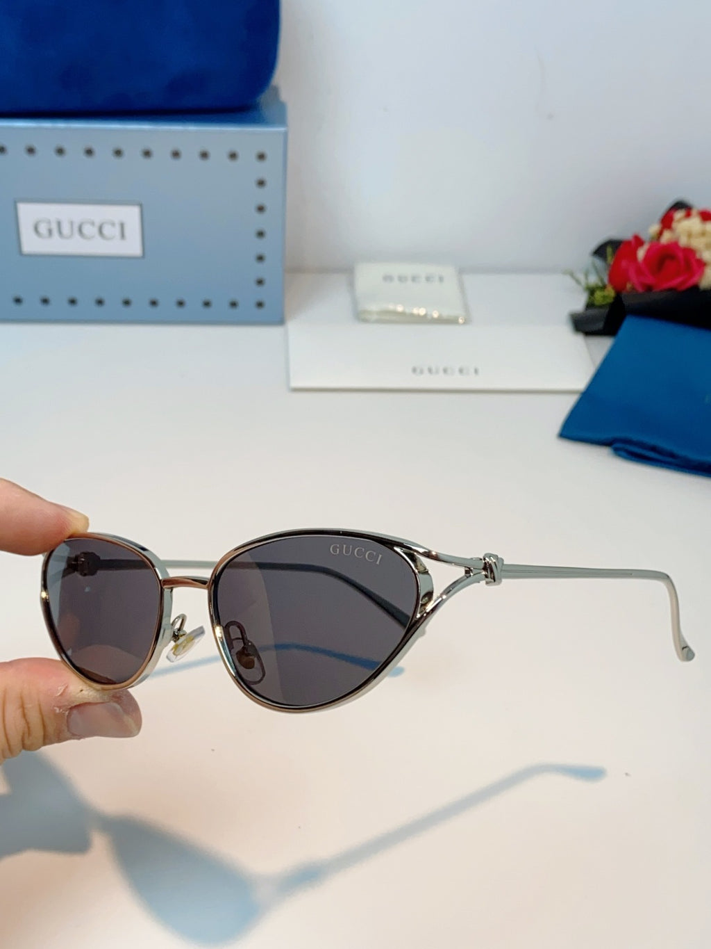 Gucci Cat-Eye Black Lens Sunglasses for Men & Women - 158195 - detail image 6