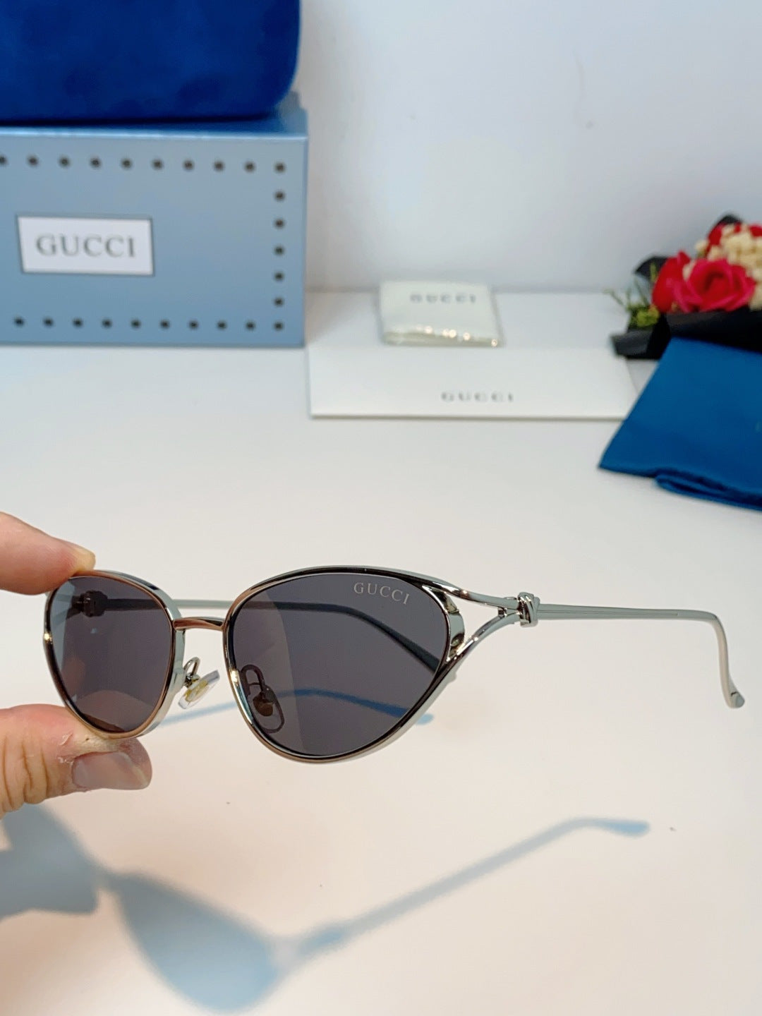 Gucci Cat-Eye Black Lens Sunglasses for Men & Women - 158195 - detail image 6