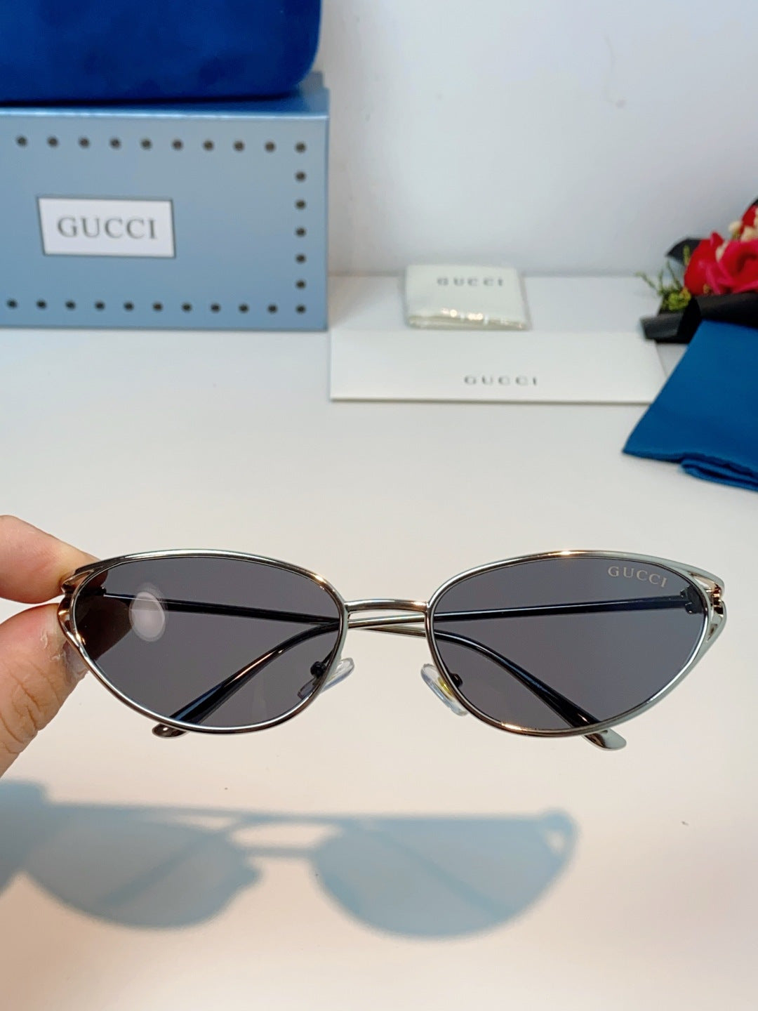 Gucci Cat-Eye Black Lens Sunglasses for Men & Women - 158195 - detail image 4