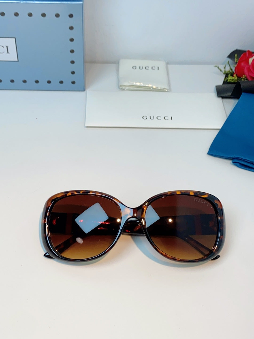Gucci Oval Red Lens Sunglasses for Men & Women - detail image 9