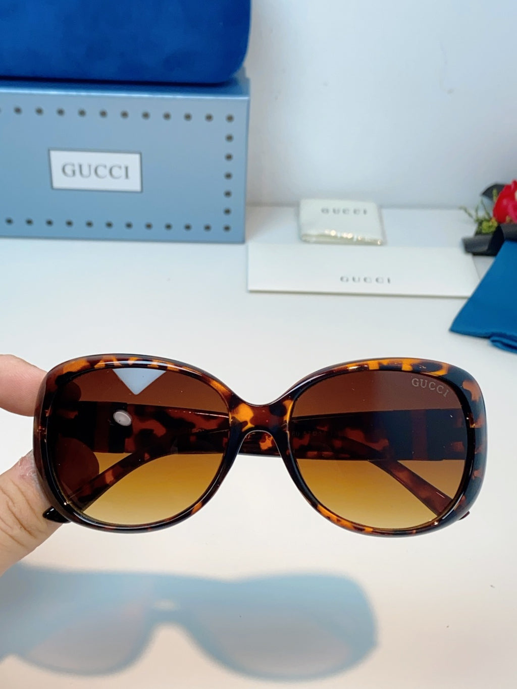 Gucci Oval Red Lens Sunglasses for Men & Women - detail image 4