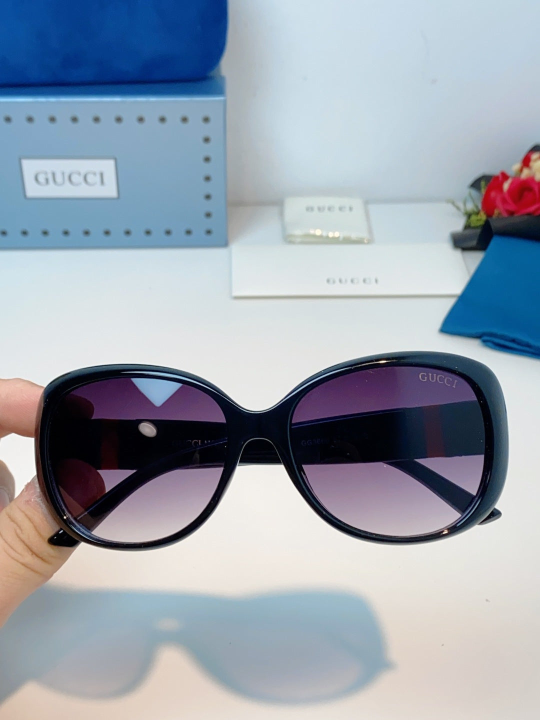 Gucci Oval Black Lens Sunglasses for Men & Women - 158200 - detail image 4