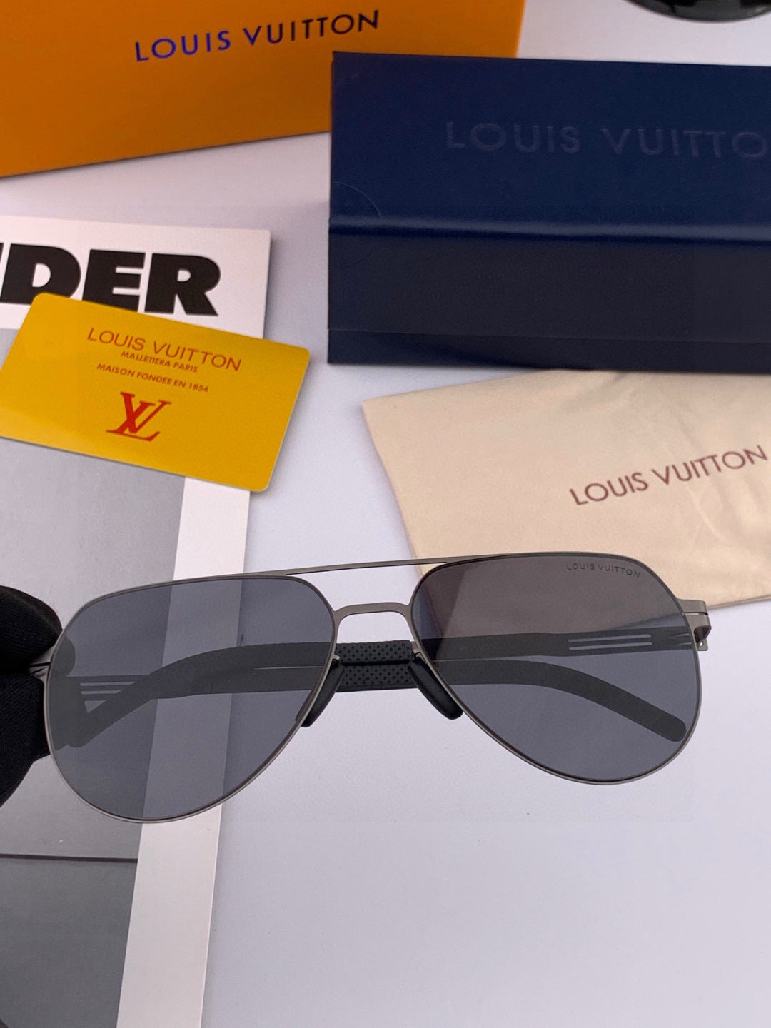 Louis Vuitton L186 Fashion Gold Lens Sunglasses for Men & Women - 158107 - detail image 2