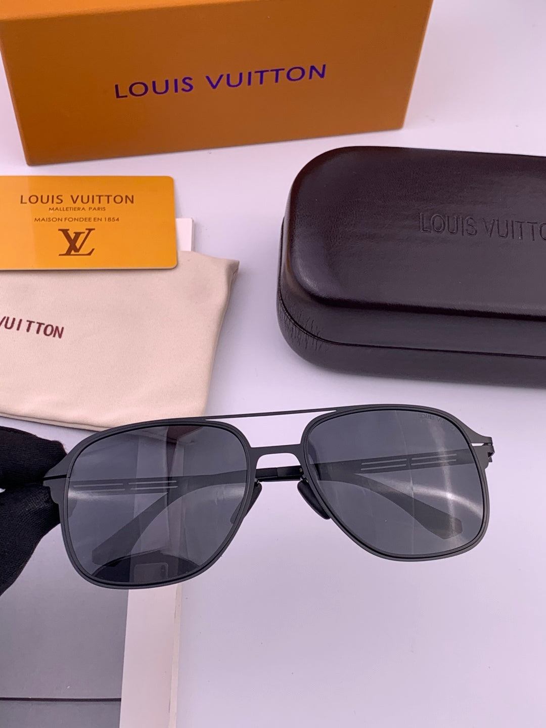 Louis Vuitton L2980 Fashion Blue Lens Sunglasses for Men & Women - detail image 3