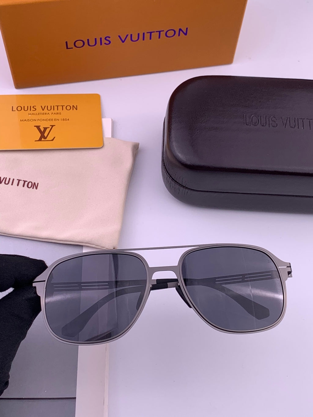 Louis Vuitton L2980 Fashion Blue Lens Sunglasses for Men & Women - detail image 2