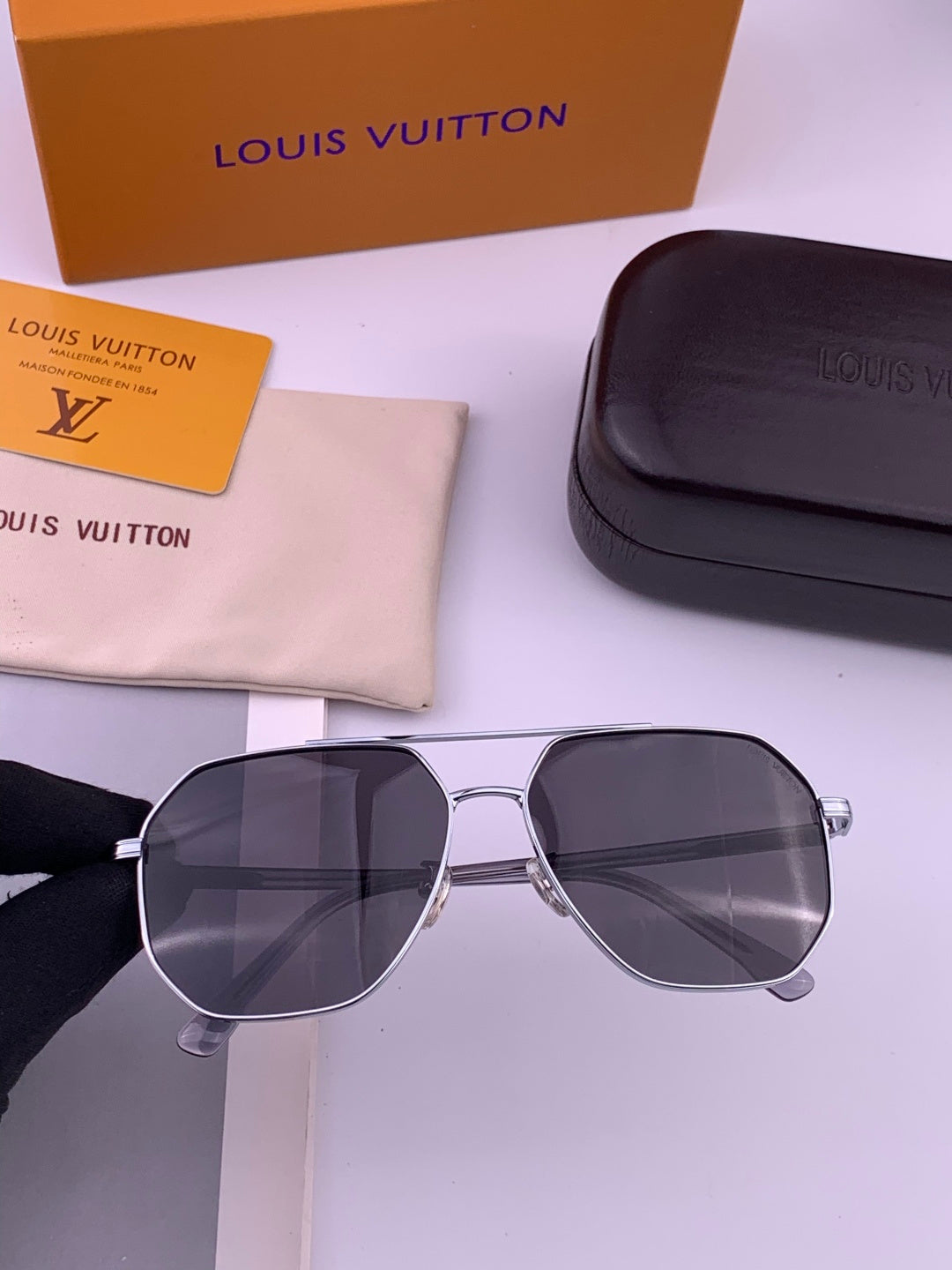 Louis Vuitton L8863 Polarized Aviator Black Lens Sunglasses for Men & - 158108 - detail image 2
